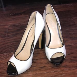 Nine West black and white pumps